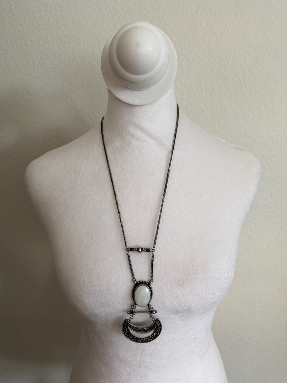 Elegant White Stone Pendant Necklace - Women Jewelry